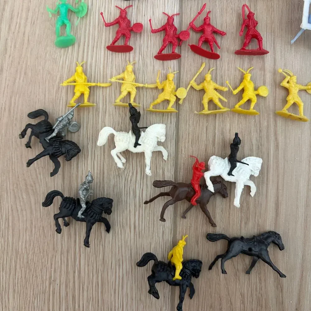 Vintage Giants Roman Chariot Two-Horse Plastic Playset 10 Complete, 40 Extras